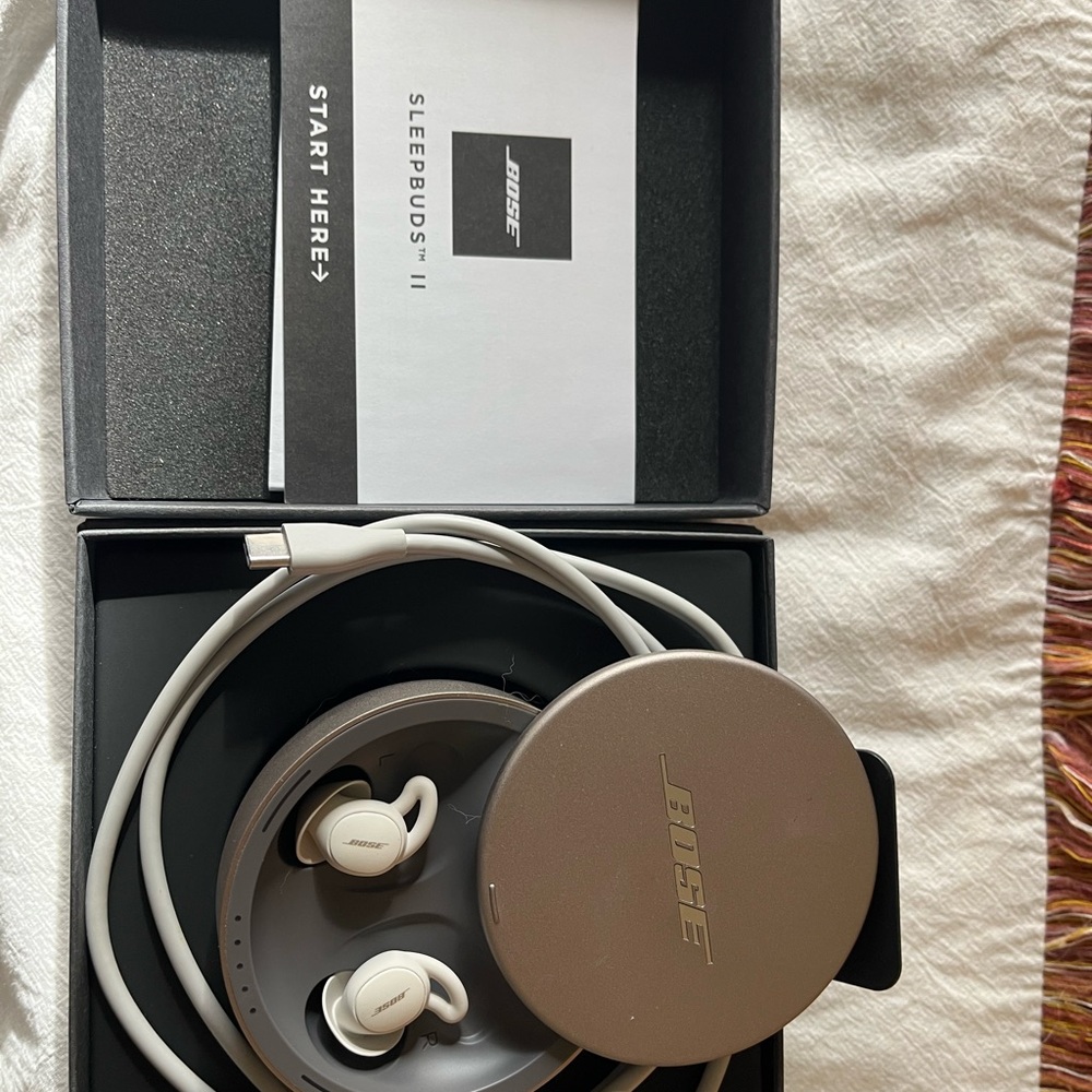 Bose White Earbud Headphones with Compact Design and Premium Charging Case